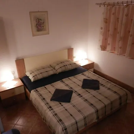 Tiho Gostinjska kuća Silba