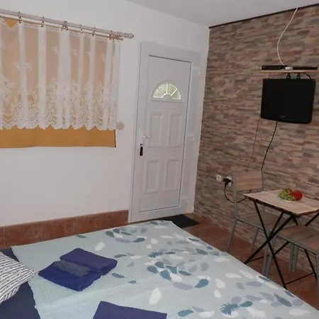 Πανσιόν Tiho 2*