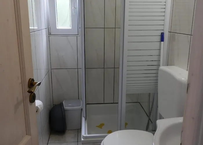 Tiho Gæstehus 2*