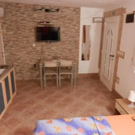 Tiho Guest house 2*